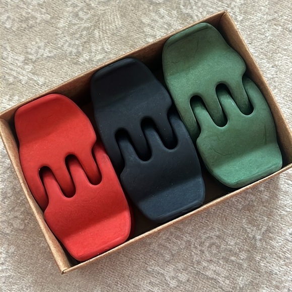 Brand New Set of 6 Matte Hair Clips 1” Nonslip Claw Red Black Green Accessory - Picture 2 of 9